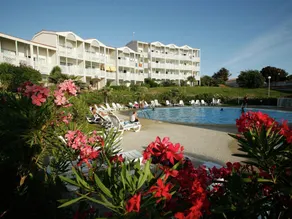 Apartment with sea or pool views - Image 3