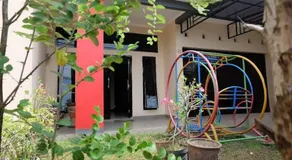 Homely Guest House Tegal - Image 5