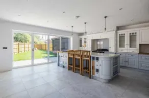 Luxury home in Woodcote - Image 3