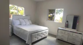Hermosa Casa en Juana Vicenta Samana - Image 2