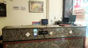 Grand Stays by Hotel Amisha - Near Station & Metro - Image 3