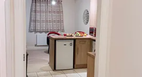 Hereford Stays Apartment 8 with Free Parking & WiFi - Image 5