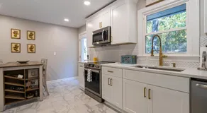 Modern 3BR Home Near LakePoint with Fenced Yard - Image 3