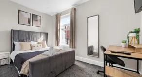 Stunning 3BR Bolton Home with Games Room, Free Parking & Fast WiFi Sleeps 6 - Image 2