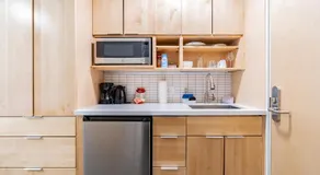 Downtown Edge-Stylish Studio Near Hospitals & Downtown - Image 5