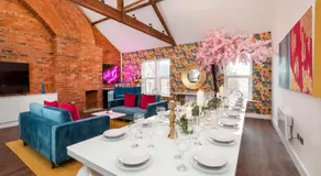 Innvigour Bespoke House with Free Parking for 3 Cars - Image 2