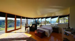 Paradise Point, beautiful and secluded, ocean views, 800m lake frontage - Image 2