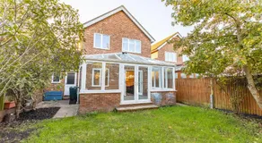 5 Bed House Heathrow Egham Virginia Water Sleeps 7 or Up To 8 If Sharing Beds, Mid To Long Term Bookings Welcome - Image 4