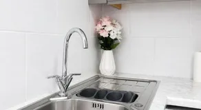 RS Prime Inn Birmingham - Premium Private Rooms & 2 Double Beds Apartment With Bathroom & Kitchen, Free Parking Near NEC, Airport, HS2 Birmingham - Image 5