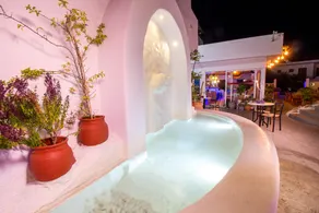 Tinas Plus Hotel - Image 3