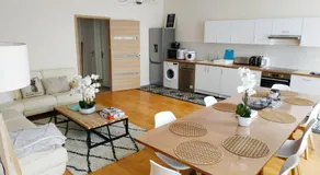 157 m2, 4 chambres, 4 salles de bains, 2 toilettes, 2 parkings, hypercentre - Image 2