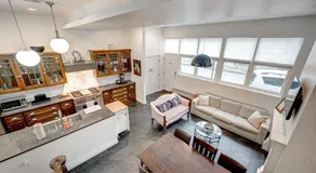 Large Condo with Outdoor Deck in Historic Chicago District home - Image 5