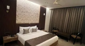 Hotel Sunshine - Image 2