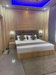 The wood inn Homestay - Image 2