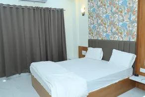 Deluxe Double Room- Mayur Residency Ellora - Image 2