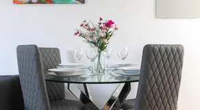 Skyvillion - London Enfield 4 Bedroom Cosy House Free Parking Garden - Image 5