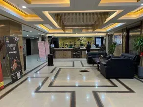 Huating Qianhe Hotel - Image 3