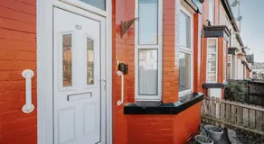 Entire 2 Bedroom Apartment-Free Parking & Super fast Internet - Sleeps 6 - Image 3