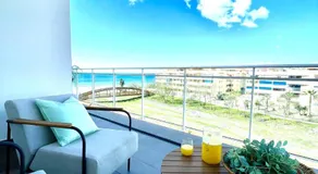 Appartement avec piscine, internet haut débit et jardin | Vue plage - Image 4