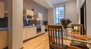 Cannon Street Serviced Apartments by LovelyStay - Image 3