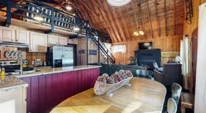 Dog-friendly waterfront cabin with lake views & access - close to slopes - Image 4