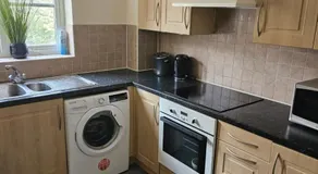 Sleek 4 bed Apartment with 2 bathrooms - Image 3