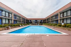 OYO Hotel Bossier City LA - Red River - Image 2