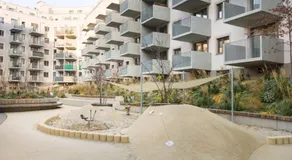 Deluxe City Apartment with balcony! Free Garage Parking included! - Image 5