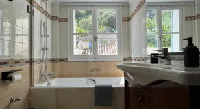 S&F Luxury Apartment - Image 5