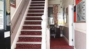 Hunters Lodge Guest House - Image 4