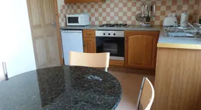 Hurst Dene Aparthotel - Image 5