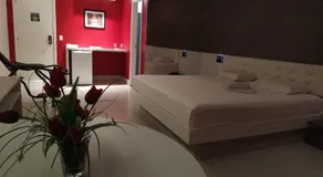 VEGAS MOTEL - Image 5