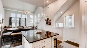 Fam Friendly 5 Bed Home Blocks To Pearl/Riverwalk! - Image 3