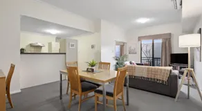 Vibrant Apartment in Northbridge - Image 4