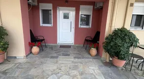Flo's Apartment 8 - Image 4