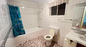 Spacious Room in Epping - Perfect for Groups E6 - Image 5