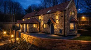 Executive 4BR Ensuite Lodge Perfect for Contractors and Teams with Private Parking - Image 3
