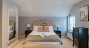 Cosy Family Home Near Thorpe Park & Legoland - Image 2