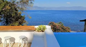 Lakefront Villa with Beach Access & Infinity Pool - Image 5