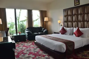 The Lily  Hotel - Image 2