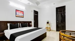 Townhouse by OYO Mayfeild Garden nearby Golf Course Road. - Image 2