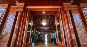 V CROWN HOTEL - Image 5