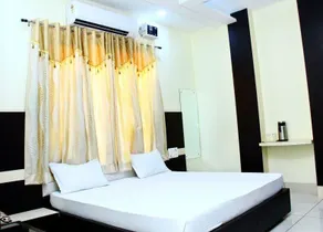 Singla Hotel & Restaurant - Image 2