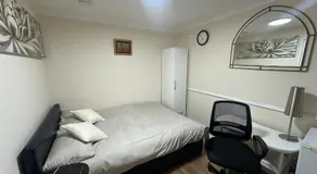 Cosy one bedroom home close to City Centre & Stadium MK - Image 4