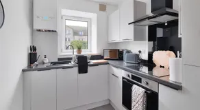 Central Aberdeen 2BR flat - Image 3