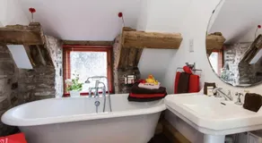 Ty Fferm Hen, Ancient Farmhouse, Coity Bach - Image 2