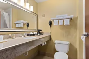 Portland Inn & Suites - Image 4