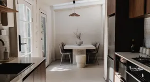 Boutique stylish 3 Bedroom family home in Melbourne with Parking - Image 4