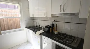 Townhouse in Glen Iris - Image 4