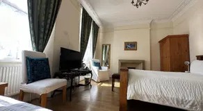 Manor Lodge Guesthouse - Image 2